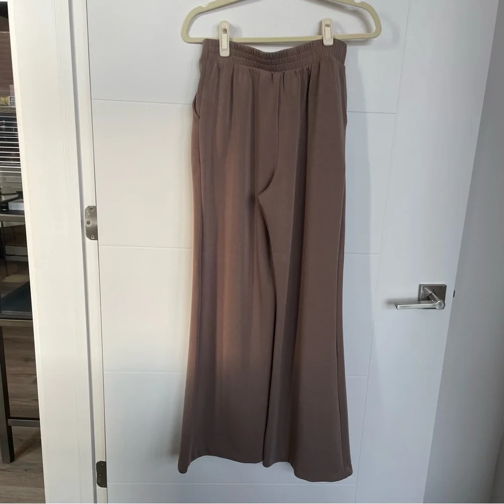 🌟TWO PIECE🌟Light Brown Lounge Set, Small - Picture 8 of 8
